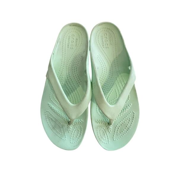 Light green pastel Crocs sz 7 flip flop comfy walking shoes feminine cozy summer - Picture 2 of 6